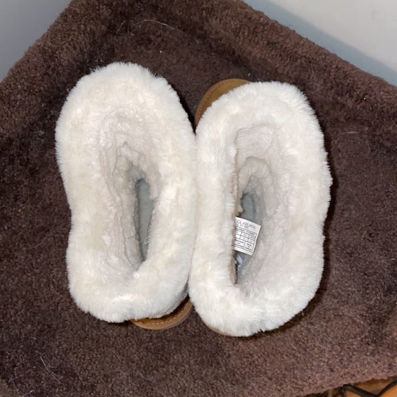 Women’s size 6 Koolaburra  by Uggs tan boots with fur nwt - Picture 4 of 7